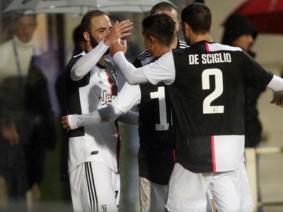 Gonzalo Higuaín a jeho gólové oslavy so spoluhráčmi