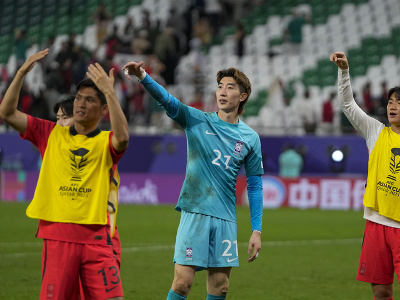 Kórejskí futbalisti sa radujú z vyhratého rozstrelu