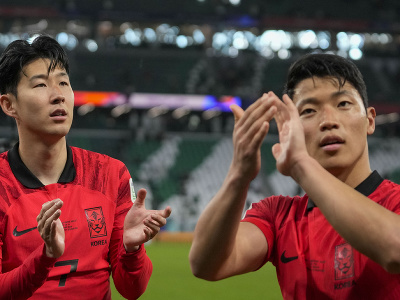 Kórejskí futbalisti sa radujú z vyhratého rozstrelu