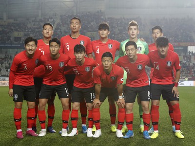 Hráči Južnej Kórey pred zápasom s KĽDR