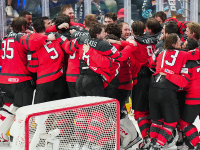 Hokejisti Kanady sa radujú z titulu majstra sveta