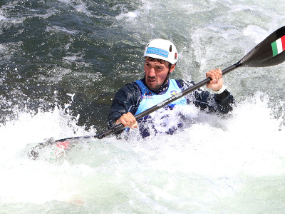 Taliansky reprezentant Giovanni De Gennaro v kategórii K1 muži počas majstrovstiev Európy v kanoistike na divokej vode vo vodnom slalome v Areáli Ondreja Cibáka v Liptovskom Mikuláši