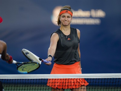 Češka Karolína Muchová v zápase na turnaji v New Yorku