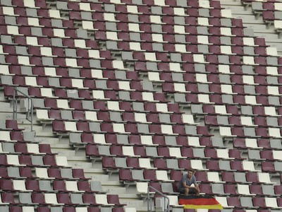 Tribúny v Katare počas atletických MS zívajú prázdnotou