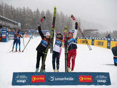 Kerttu Niskanenová zvíťazila v stredajšej druhej etape Tour de Ski. V pretekoch na 10 km klasickou technikou s intervalovým štartom zdolala Švédku Ebbu Anderssonovú. Tretiu priečku obsadila Ruska Natalia Neprjajevová