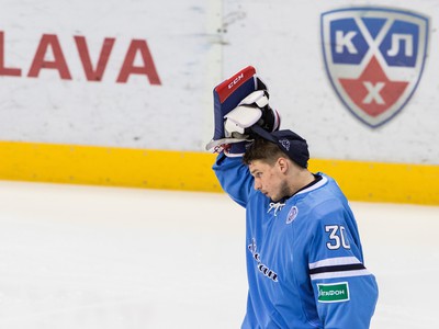 Brankár Slovana Denis Godla počas rozcvičky pred zápasom