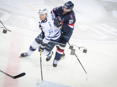 Sprava: Tomáš Starosta z HC Slovan Bratislava a Daniil Tarasov z Dinamo Moskva 