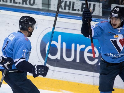 Radosť hráčov HC Slovan Bratislava po strelení vedúceho gólu