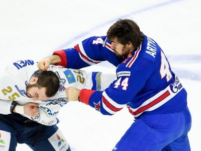 Jevgenij Arťuchin a Damir Rispajev divákom ponúkli bitku ako z NHL