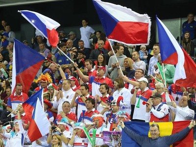 Českí fanúšikovia v rumunskom
