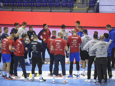 Slovenskí hádzanári pred úvodným zápasom na domácom šampionáte 