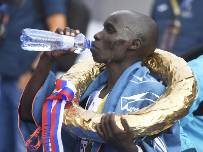 Keňan Philemon Rono zvíťazil na jubilejnom 100. ročníku Medzinárodného maratónu mieru v Košiciach v traťovom rekorde