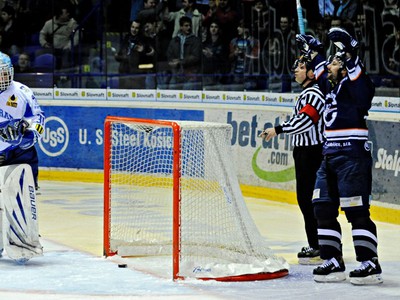 Miroslav Šimonovič po inkasovaní prvého gólu od Rudolfa Hunu