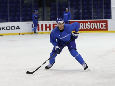 Erik Černák počas posledného tréningu slovenskej hokejovej reprezentácie