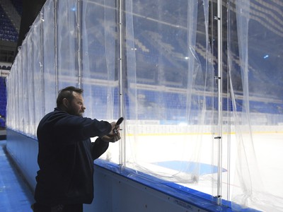 V Steel aréne osadili nové sklá na mantineloch pred blížiacimi sa Majstrovstvami sveta v ľadovom hokeji