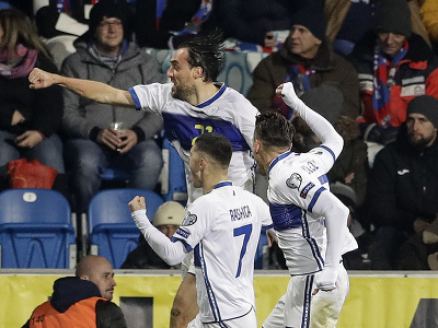 Hráči Kosova oslavujú gól