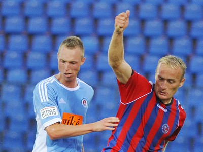 Kristián Kolčák zo Slovana a Pavol Masaryk zo Senice (vpravo)