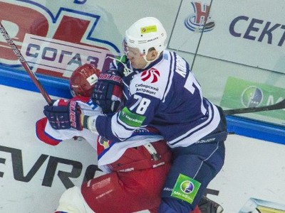 Kristián Kudroč (v modrom)