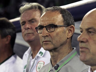 Írsky tréner Martin O'Neill (v strede)