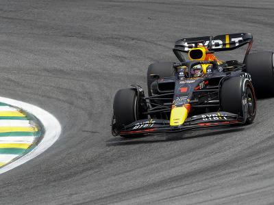 Max Verstappen počas kvalifikácie na Veľkú cena Brazílie