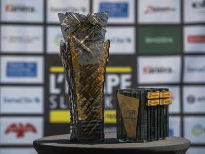 Trofeje počas tlačovej konferencie k 3. ročníku cyklistických pretekov pre verejnosť L’Etape Slovakia by Tour de France 