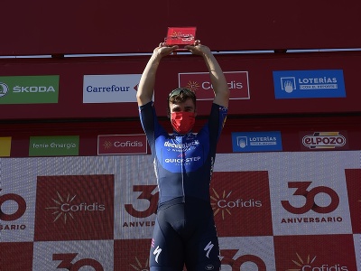 Fabio Jakobsen oslavuje triumf v štvrtej etape Vuelty