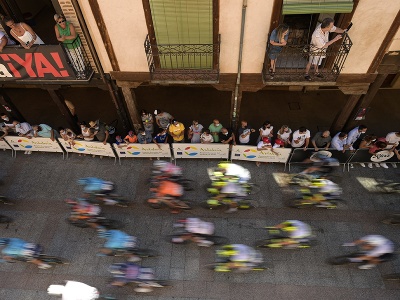 Cyklisti počas štvrtej etapy Vuelty