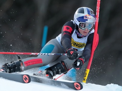Albánska lyžiarka Lara Colturiová