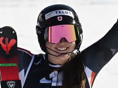 Na snímke kanadská lyžiarka Laurence St. Germainová sa teší zo zisku zlatej medaily v slalome žien na MS v alpskom lyžovaní vo francúzskom stredisku Courchevel-Méribel