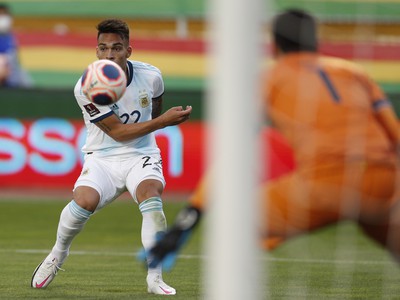 Argentínsky útočník Lautaro Martinez v gólovej šanci