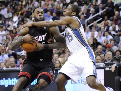 LeBron James a Jordan
