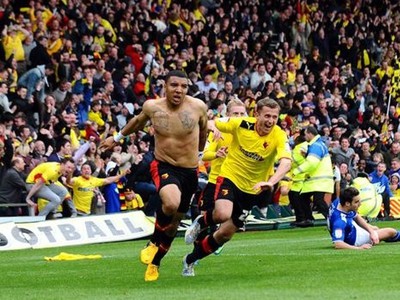 Obrovská radosť hráčov Watfordu po góle na 3:1