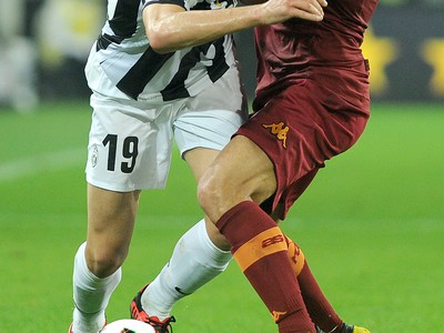 Leonardo Bonucci z Juventusu a Osvaldo z AS 