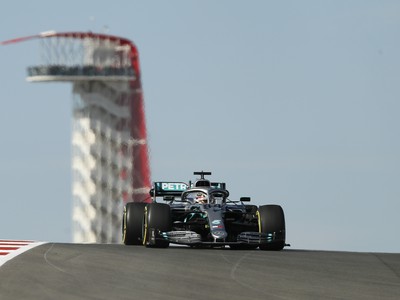 Na snímke britský pilot formuly 1 Lewis Hamilton na Mercedese počas prvého tréningu pred Veľkou cenou USA F1