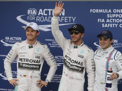 Zľava: Nico Rosberg, Lewis Hamilton a Felipe Massa