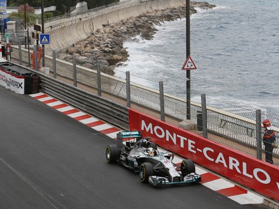Lewis Hamilton na tréningu pred Veľkou cenou Monaka
