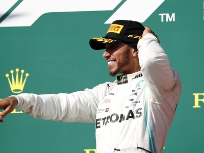 Kráľ F1 Lewis Hamilton
