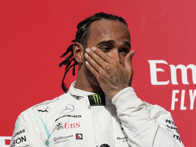 Lewis Hamilton po zisku
