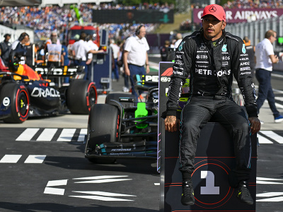 Veľkú cenu Maďarska seriálu F1 odštartuje z prvej pozície britský pretekár Lewis Hamilton