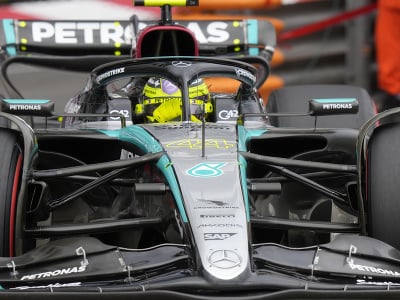 Lewis Hamilton z Mercedesu na tréningu pred VC Monaka