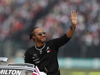 Na snímke britský pilot formuly 1 Lewis Hamilton z tímu Mercedes