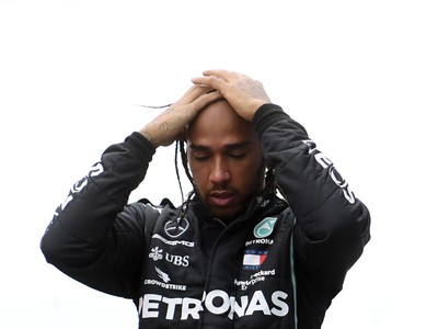 Lewis Hamilton sa vyrovnal
