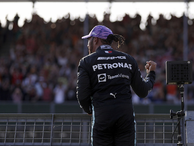 Lewis Hamilton sa teší z víťazstva v kvalifikácii
