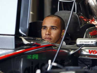 Hamilton sústredený na Monzu