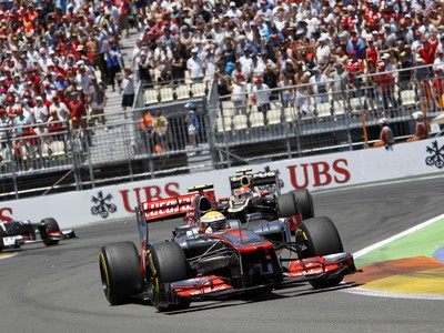 Lewis Hamilton ( v