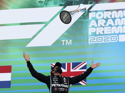Lewis Hamilton ovládol aj Veľkú cenu Španielska