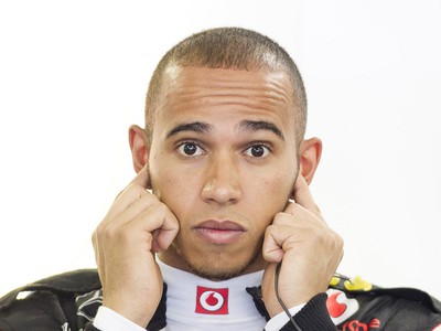 Lewis Hamilton priznal porážku