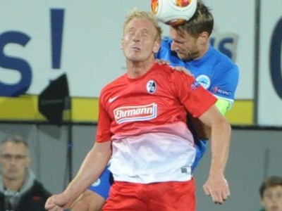 Mike Hanke v hlavičkovom súboji