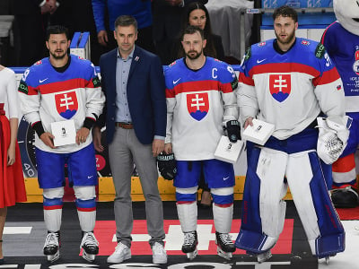 Na snímke traja najlepší slovenskí hokejisti zľava Libor Hudáček, kapitán Tomáš Tatar a brankár Samuel Hlavaj, ktorých ocenili po prehre po štvrťfinálovom zápase Kanada - Slovensko 