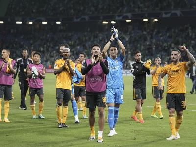 Hráči Benficy oslavujú po víťazstve v skupine Ligy majstrov